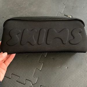 SKIMS Neoprene Waterproof Pouch